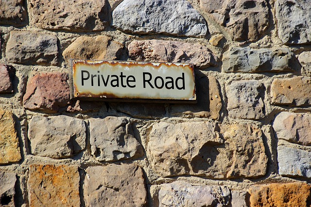 private-road-511717_640